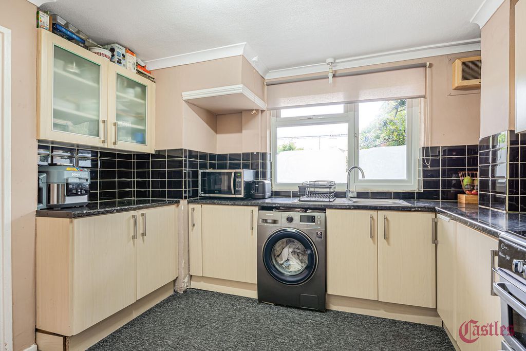 Property photo 2 of 23 Kitchen