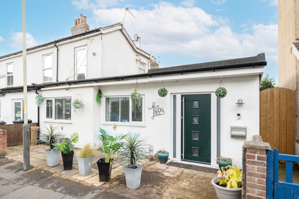 Property photo 1 of 25