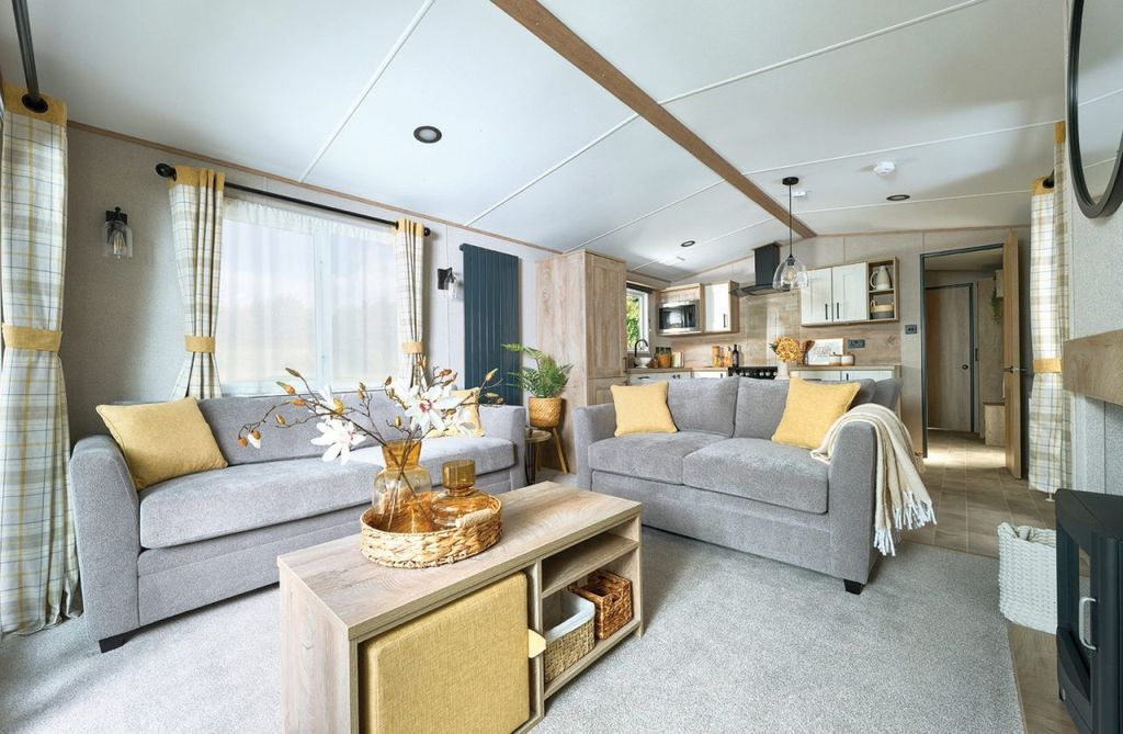 Property photo 1 of 8 Abi Beverley Loungemain 0432 Rt 1920x1254 1536x1003