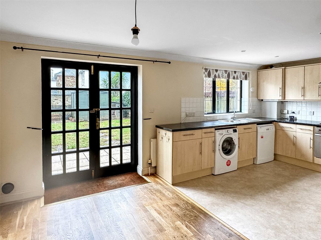 Property photo 3 of 11 3 - Picture No. 08