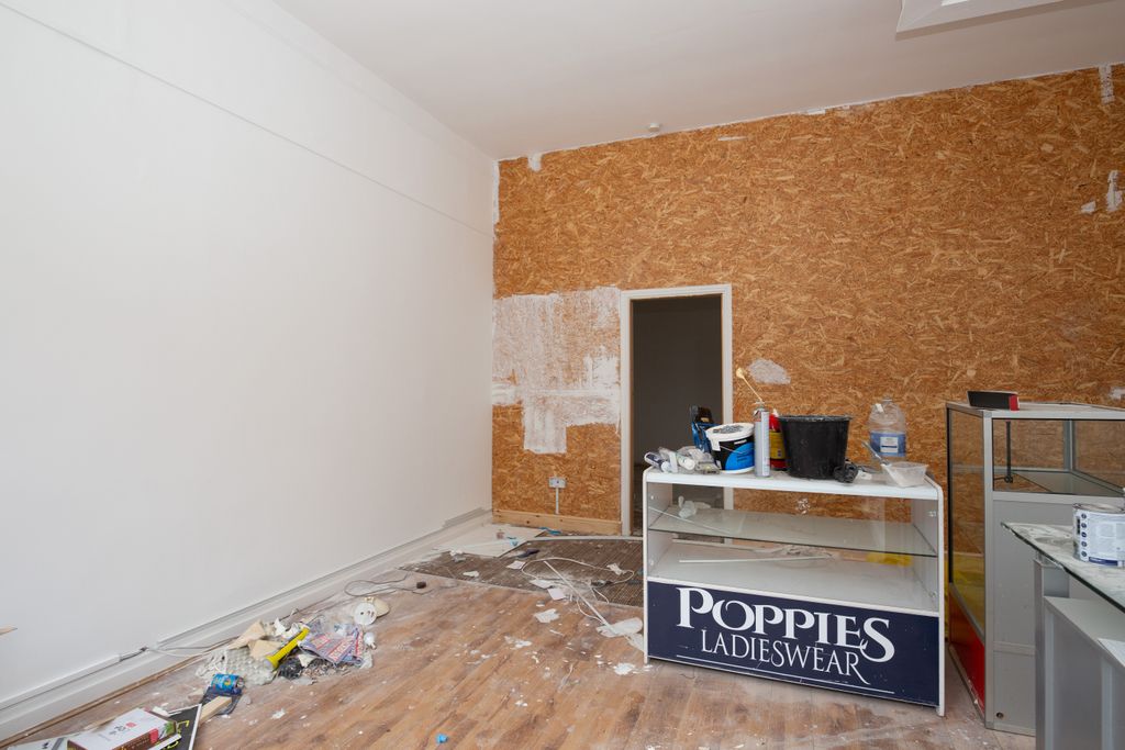 Property photo 2 of 32