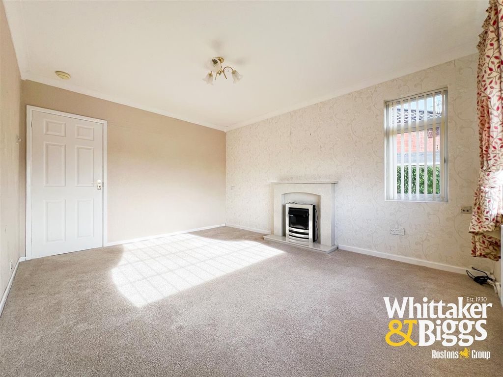 Property photo 3 of 17 Sitting Room