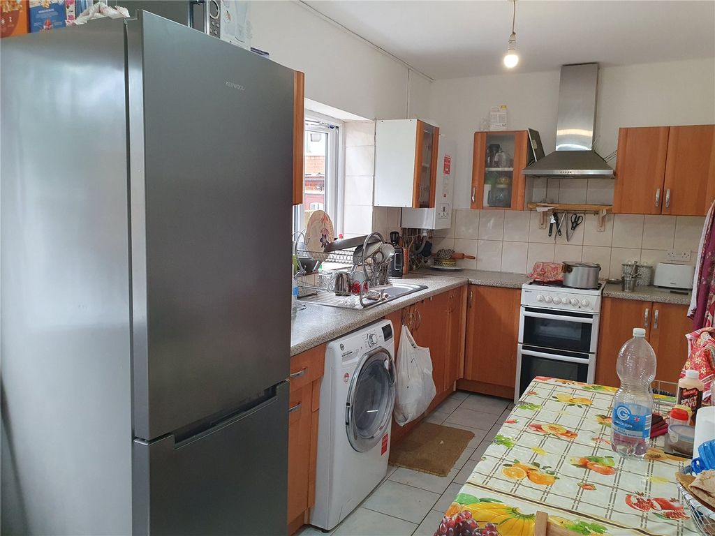 Property photo 3 of 6 Kitchen