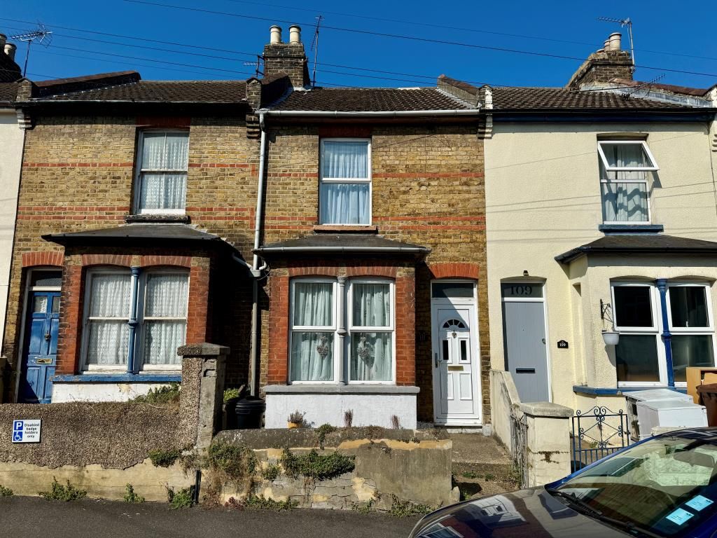 Property photo 1 of 8 Mid-Terraced Bay Fronted House