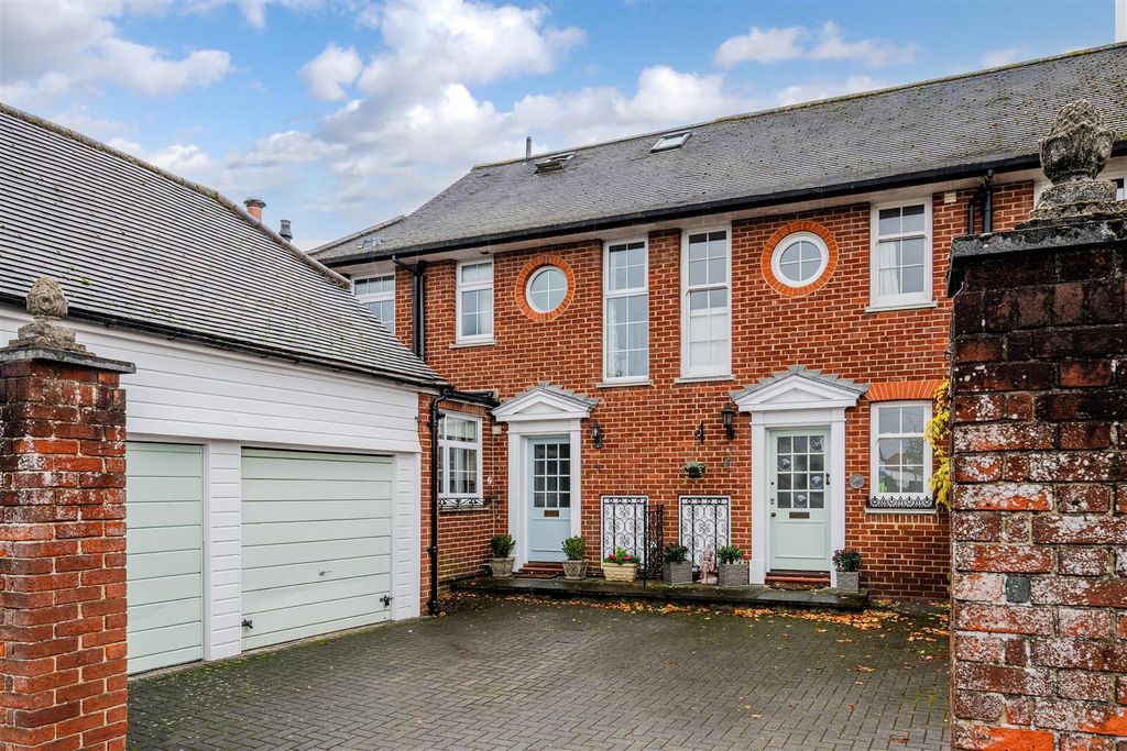 Property photo 1 of 19 Dorking Road (2).Jpg