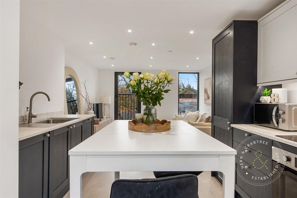 Property photo 2 of 28 Sophia-Mews-18.Jpg