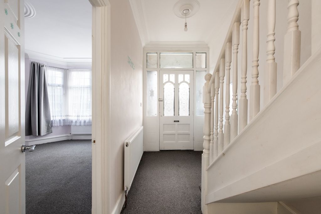 Property photo 3 of 26 4591993