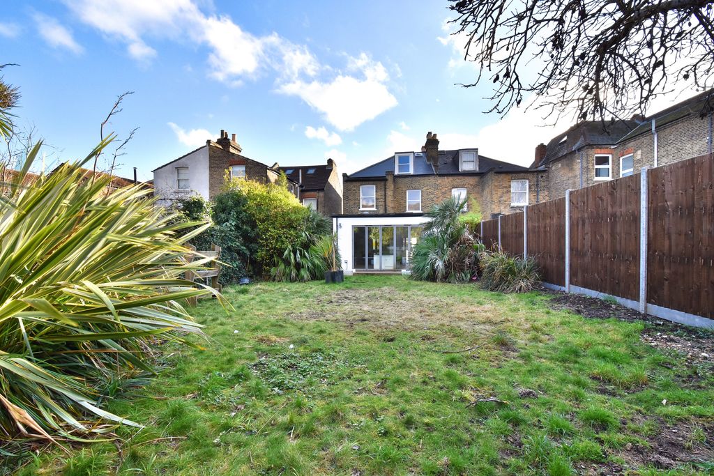 Property photo 2 of 22