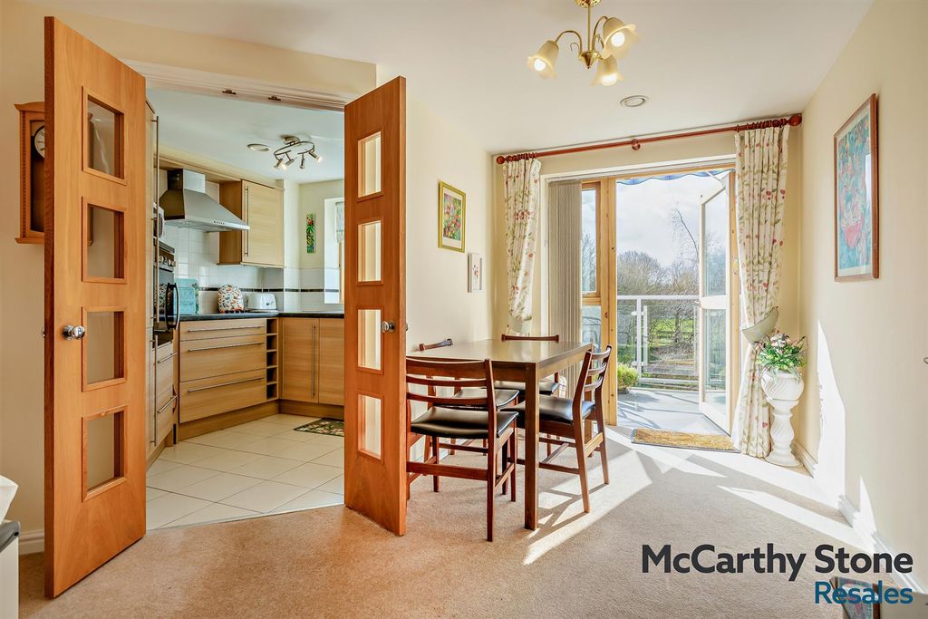 Property photo 3 of 23 Living Room