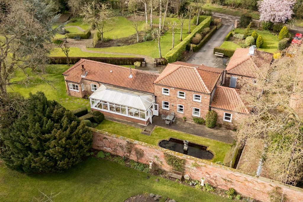 Property photo 1 of 53