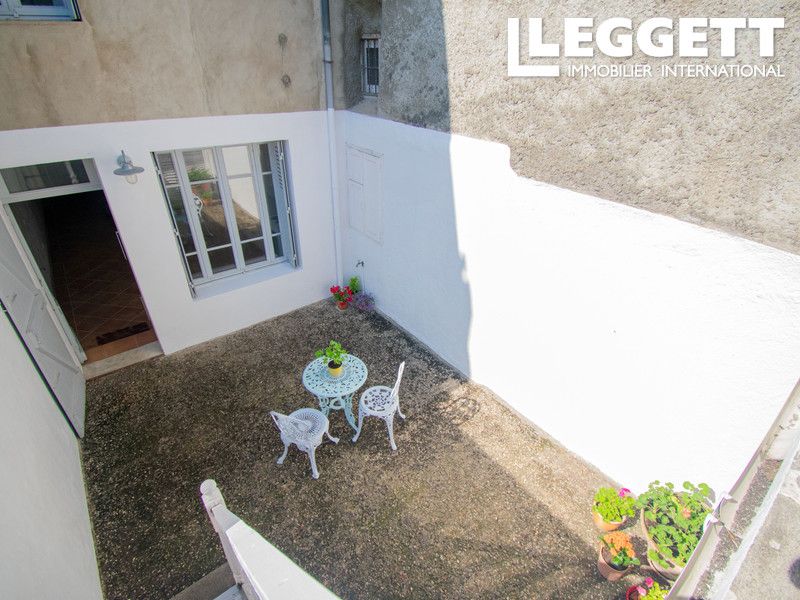 Property photo 2 of 10