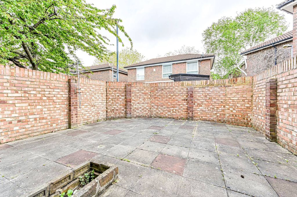 Property photo 2 of 8