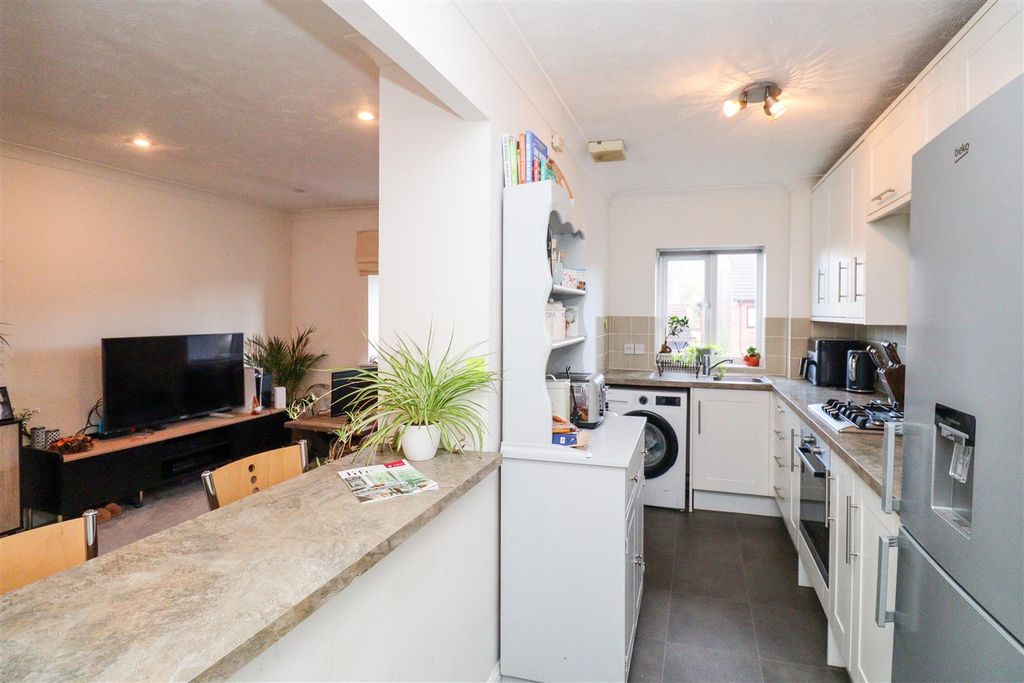 Property photo 2 of 14 Kitchen