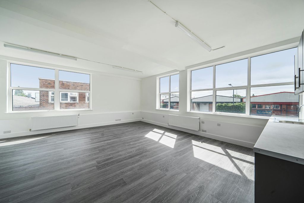 Property photo 3 of 12 1455421-9-6A0ee87A30B59.Jpg