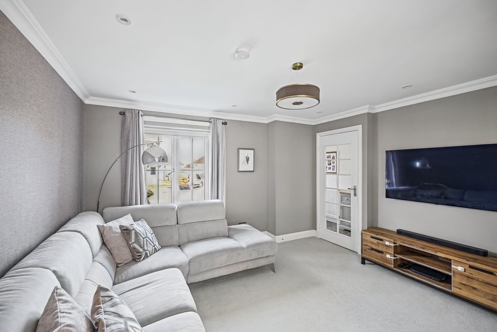 Property photo 2 of 34