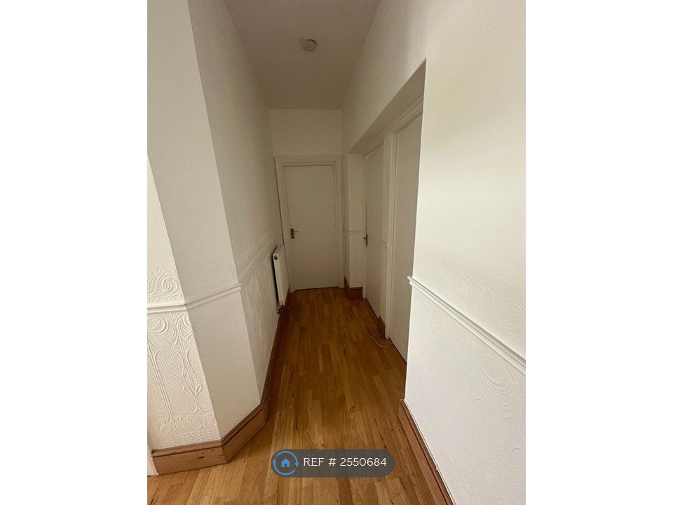 Property photo 3 of 9 Floor2