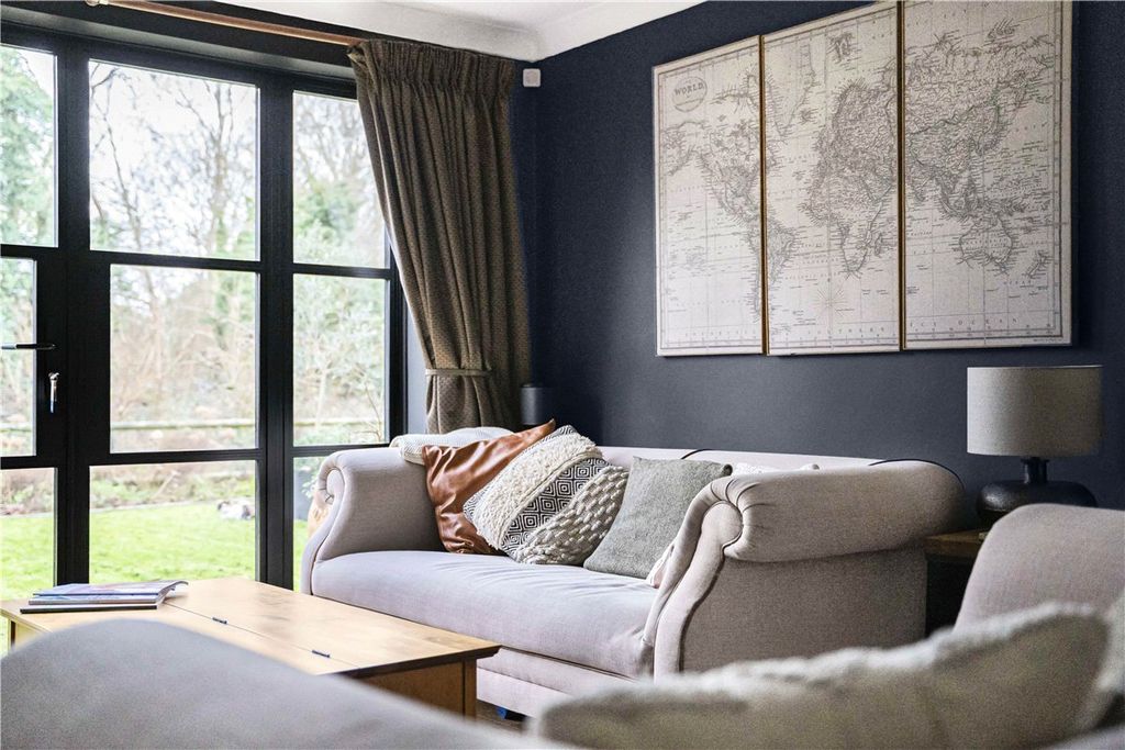 Property photo 2 of 19 Sitting Room