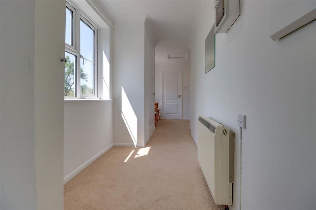 Property photo 2 of 11 28 Sycamoure Court.Jpg