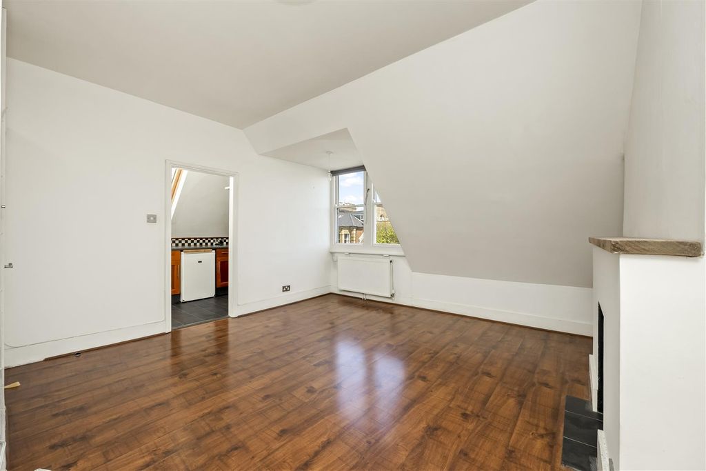 Property photo 3 of 12 Tisbury Road_57_4-010.Jpg