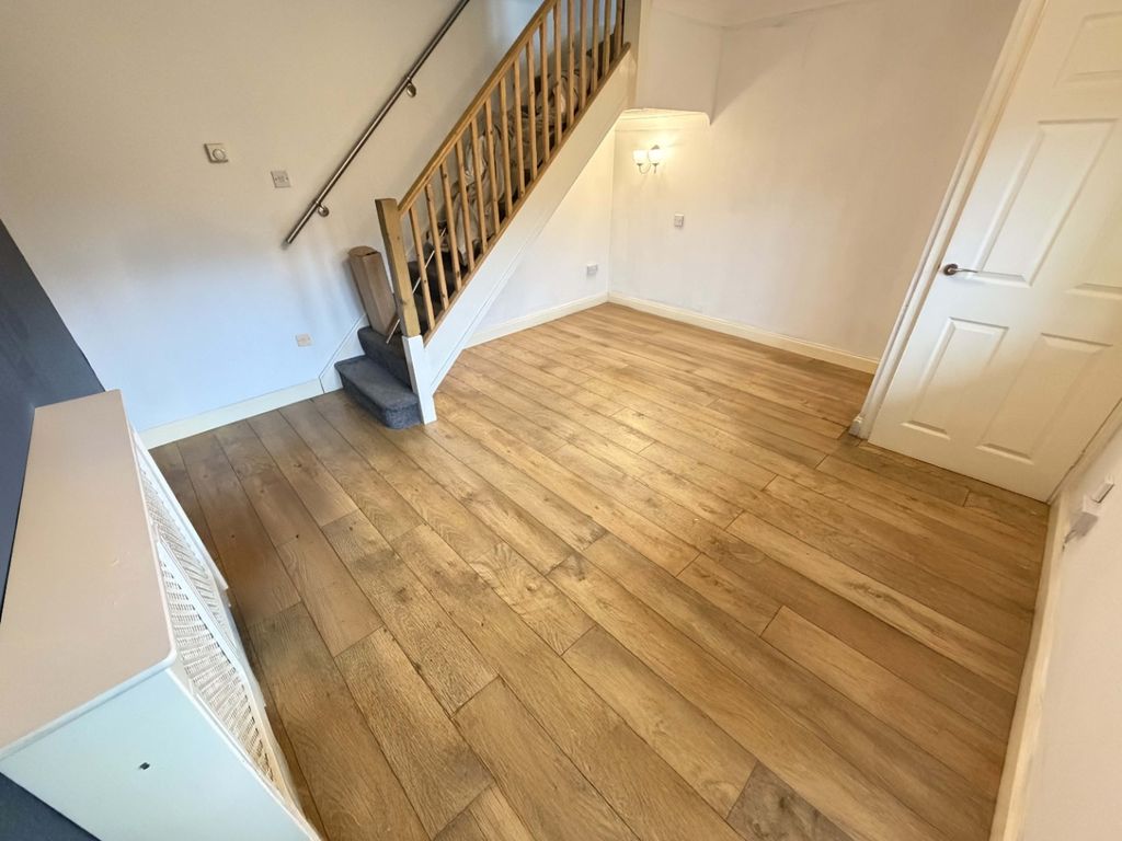 Property photo 3 of 12 4770962