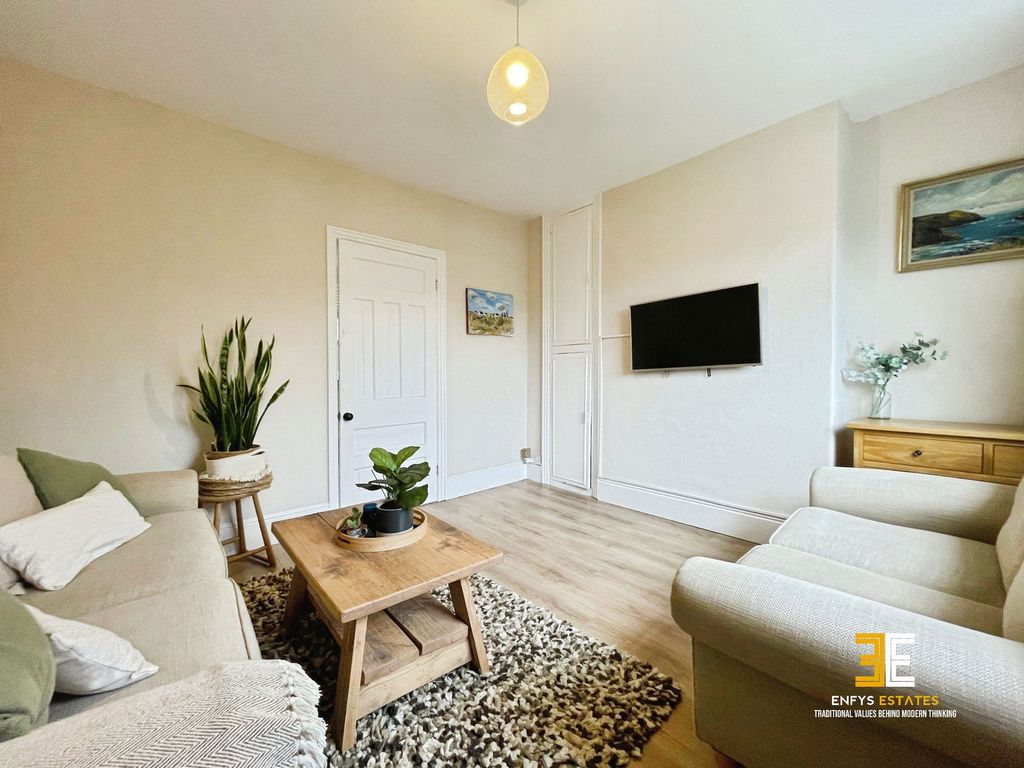 Property photo 2 of 27