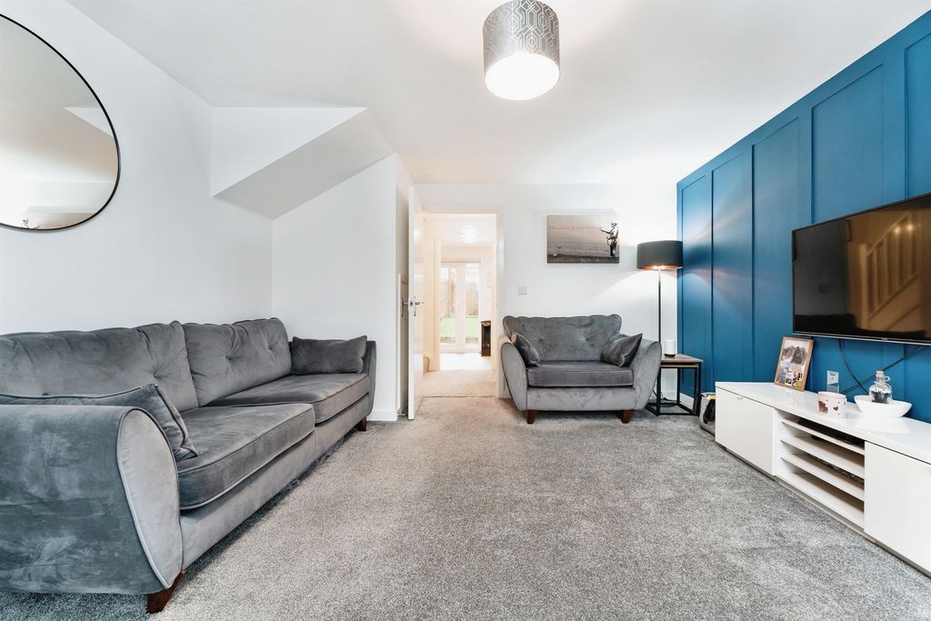 Property photo 3 of 11