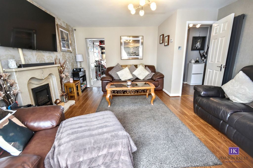 Property photo 2 of 25