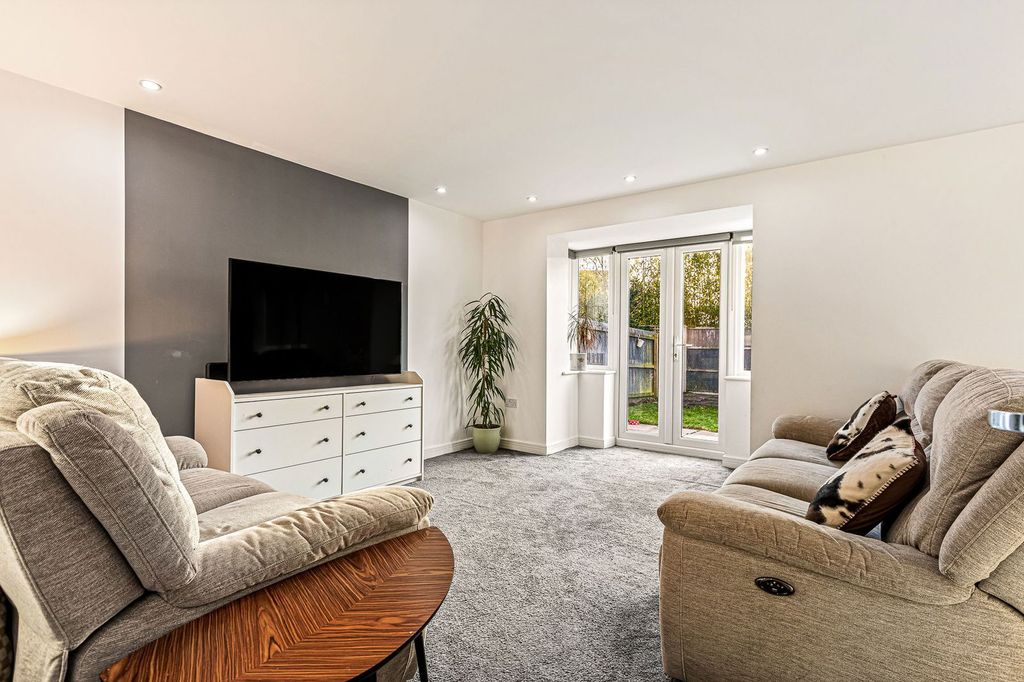 Property photo 3 of 23