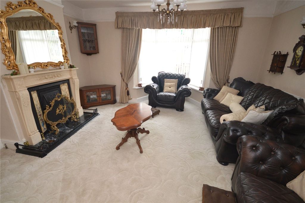 Property photo 2 of 16 Sitting Room