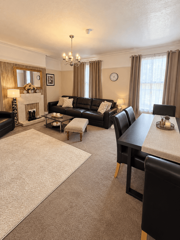 Property photo 1 of 10 Spacious Two-Bedroom First-Floor Flat With Private Garden