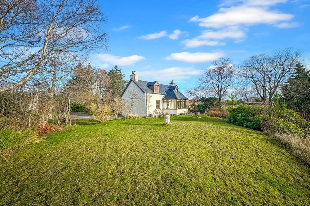 Property photo 2 of 52