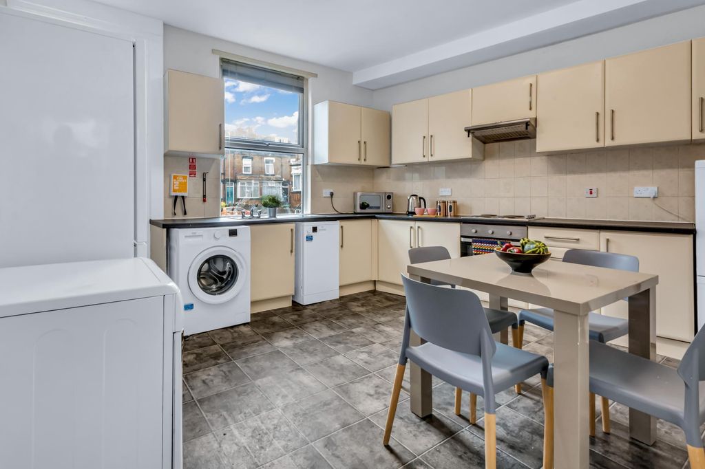 Property photo 3 of 11 Property Photo