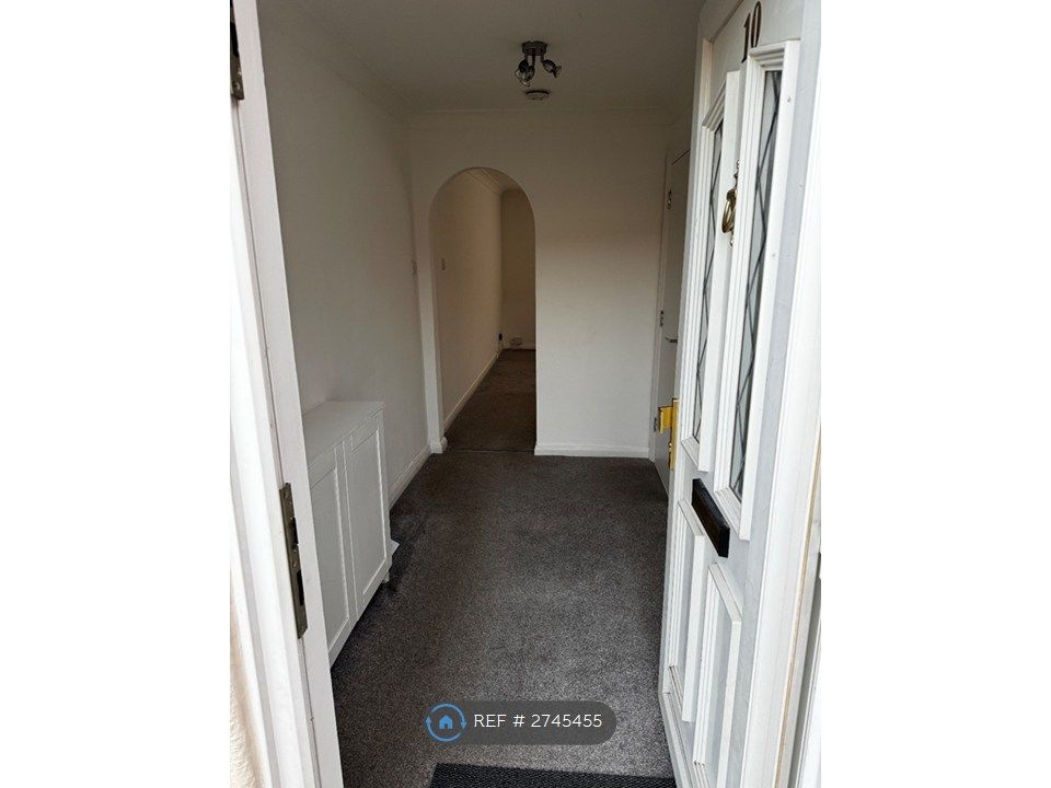 Property photo 2 of 13 Hallway