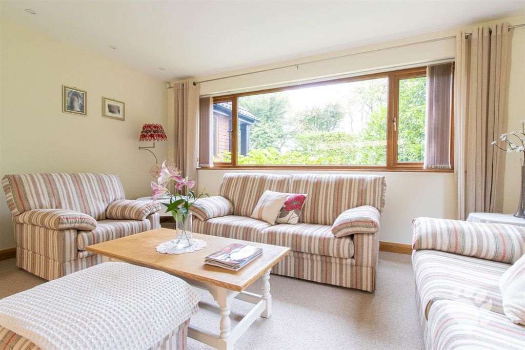 Property photo 3 of 47 Living Room