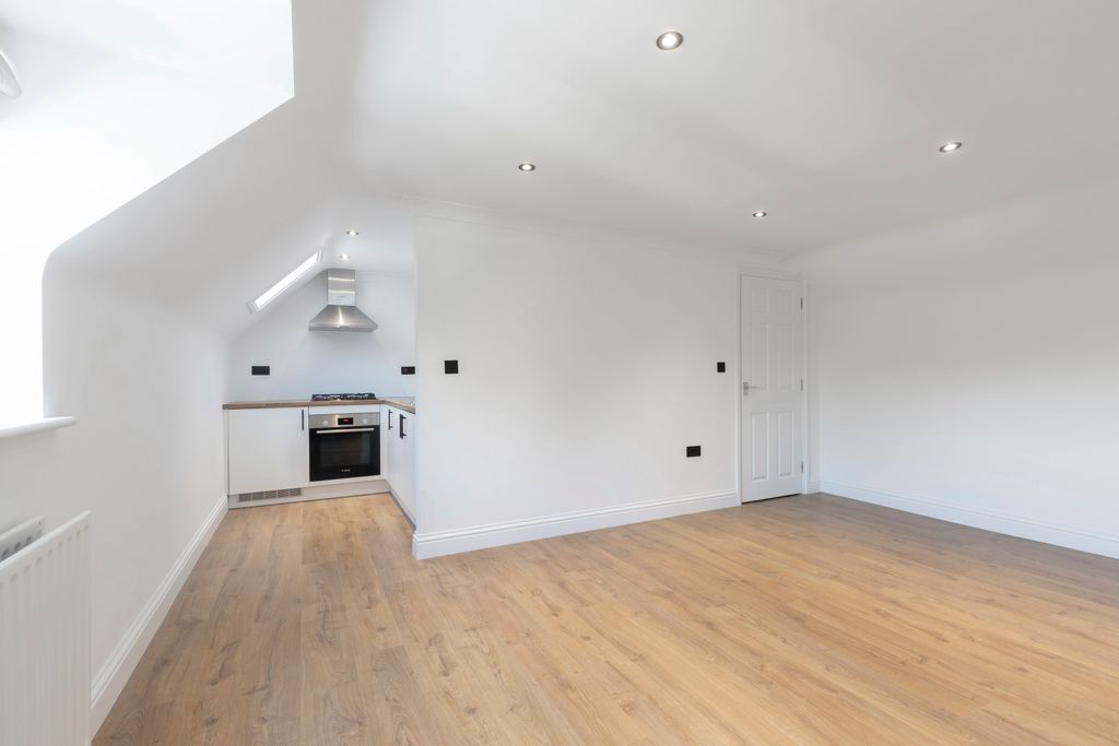 Property photo 2 of 10 Photo 02