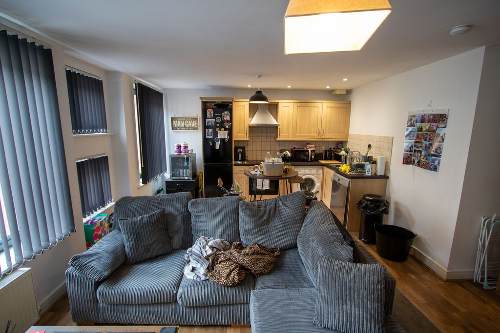 Property photo 3 of 28