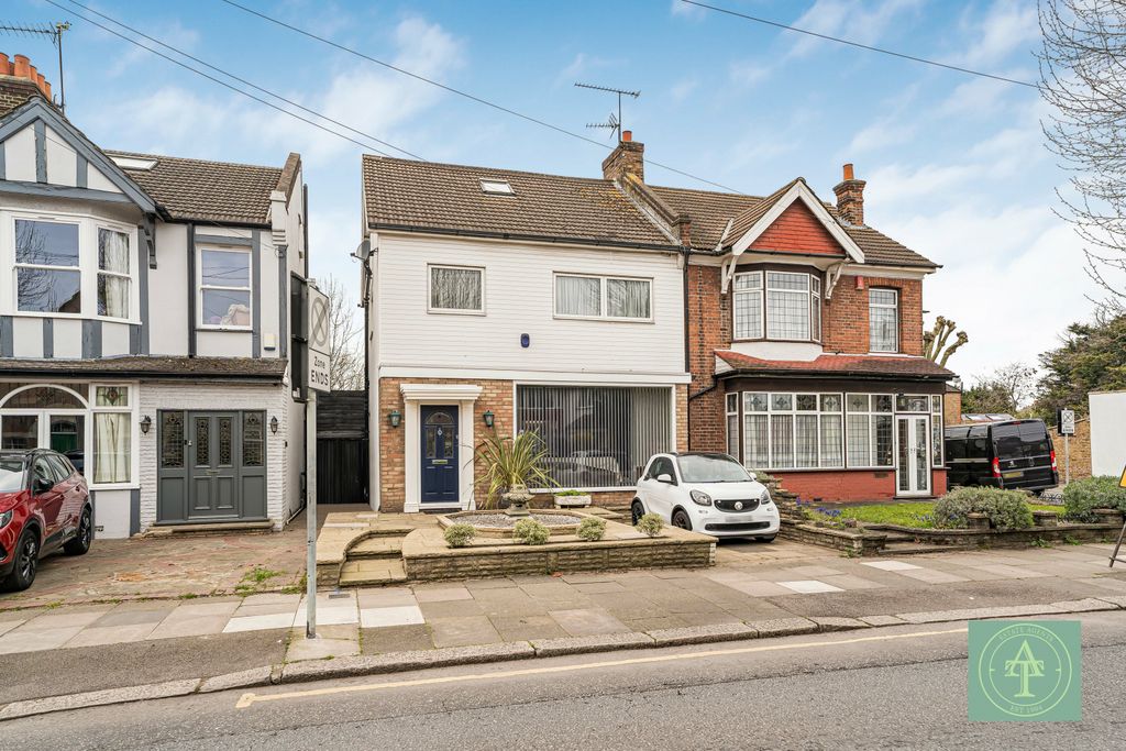 Property photo 1 of 25 Three Bedroom Semi Detached House For Sale