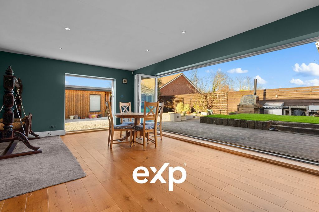 Property photo 3 of 28