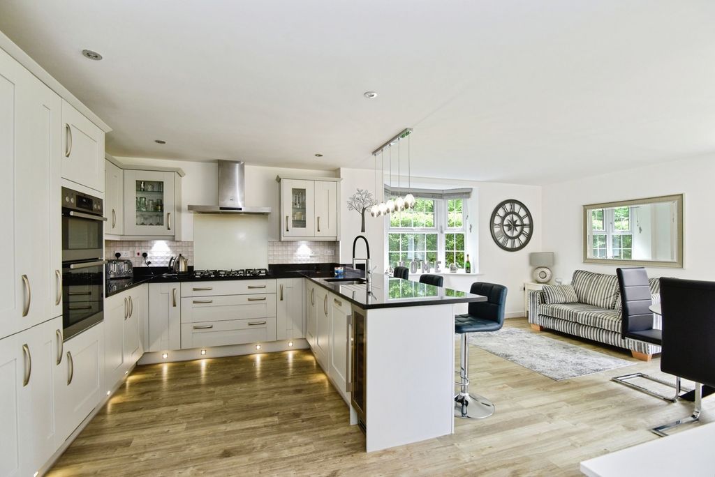 Property photo 2 of 54 Pbox-Img.Jpg