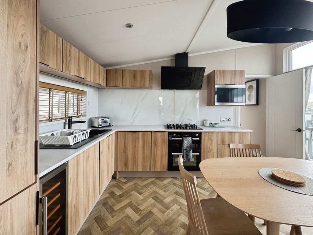 Property photo 3 of 17 Open Plan