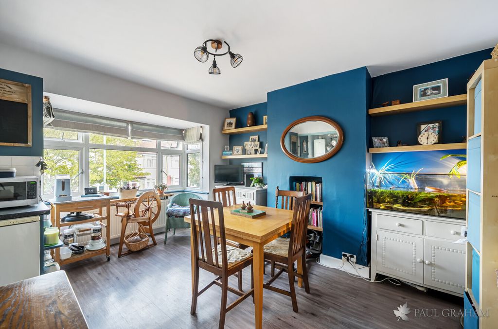 Property photo 2 of 16 4c9609Df-E3cc-40Fe-A81E-6Ea0d36d4c5B