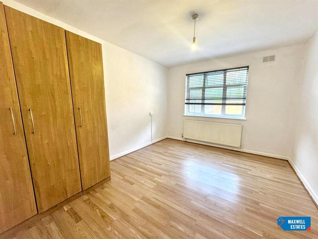 Property photo 2 of 8 5