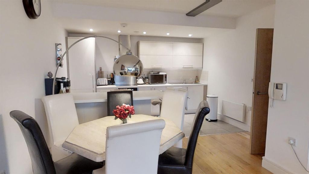 Property photo 3 of 8 Kitchen Dining Area .Jpg