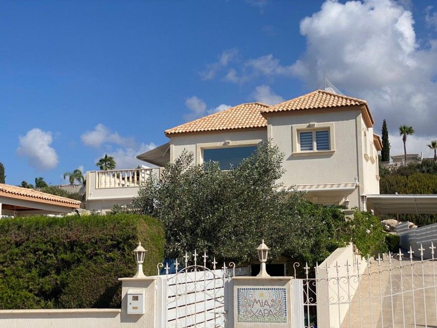 Property photo 1 of 51