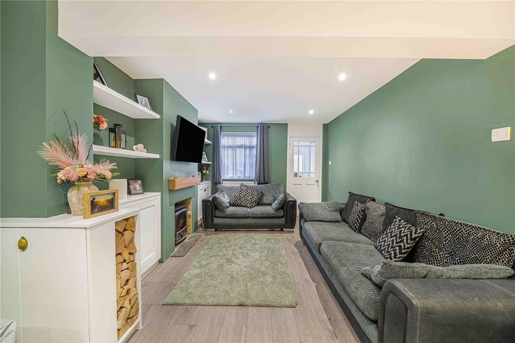 Property photo 2 of 13 Lounge