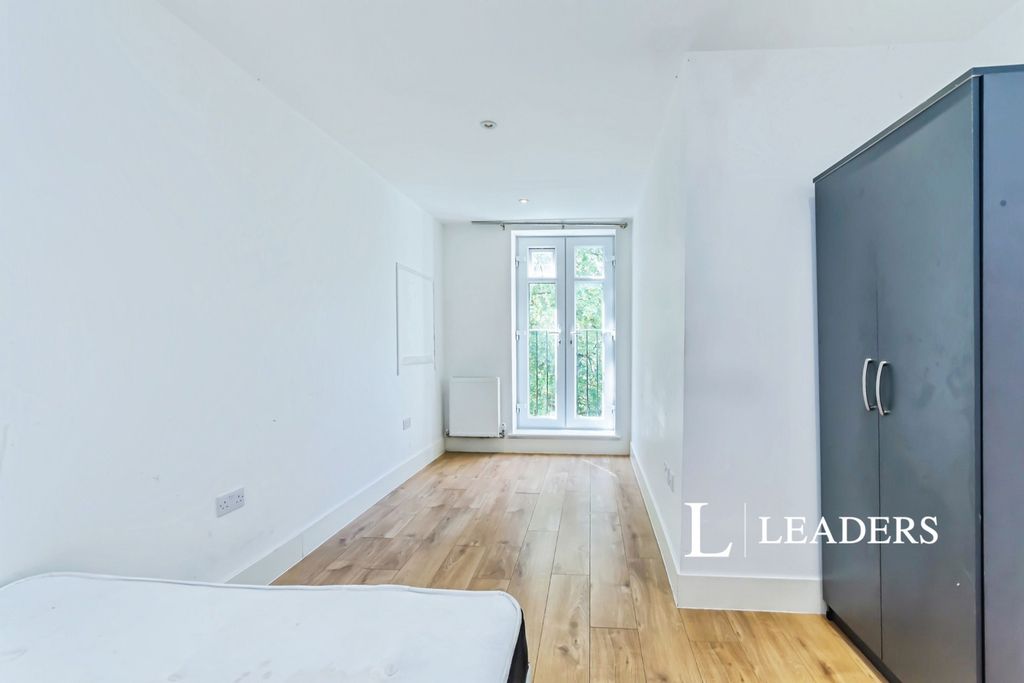 Property photo 3 of 7 Pbox-Img.Jpg