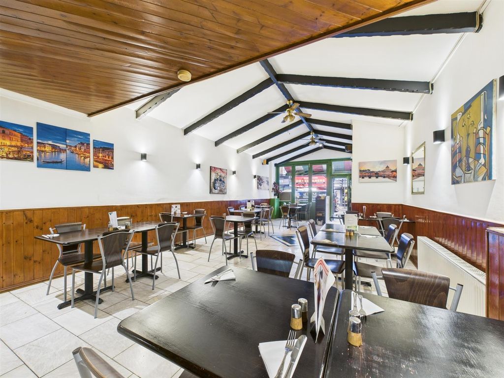 Property photo 3 of 18 Cam04237G0-Pr0220-Still006.Jpg