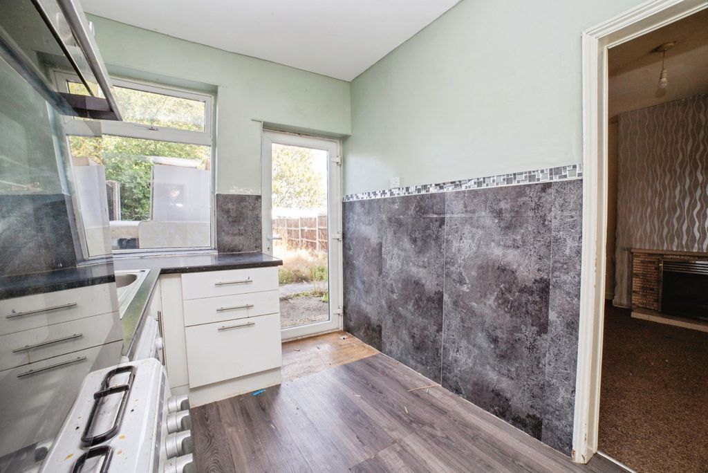 Property photo 2 of 17 Kitchen