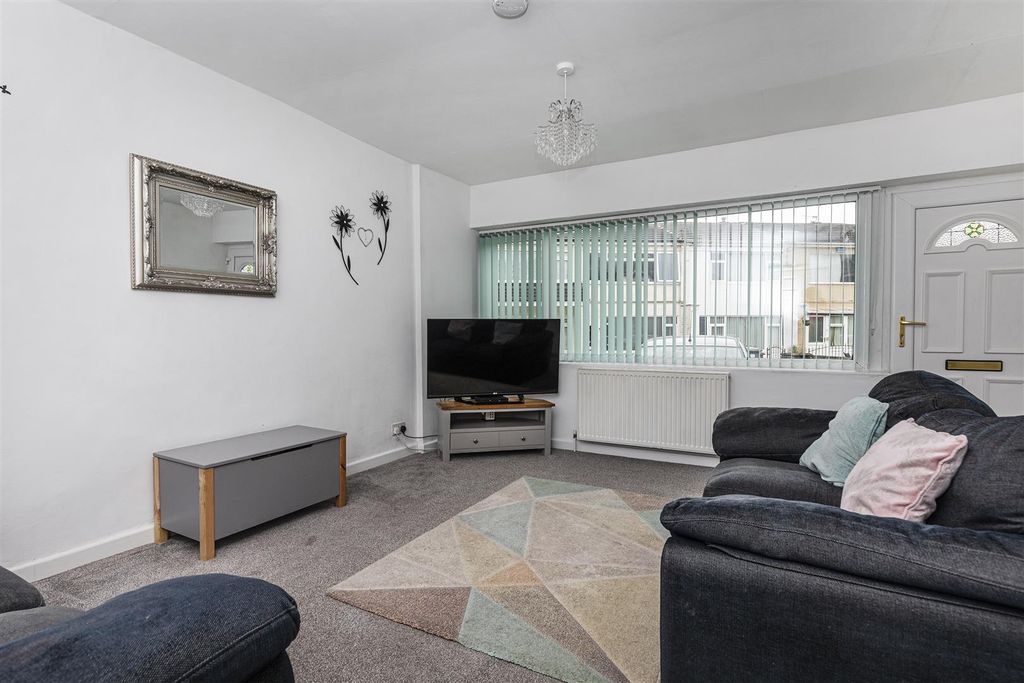 Property photo 2 of 26 Living Room