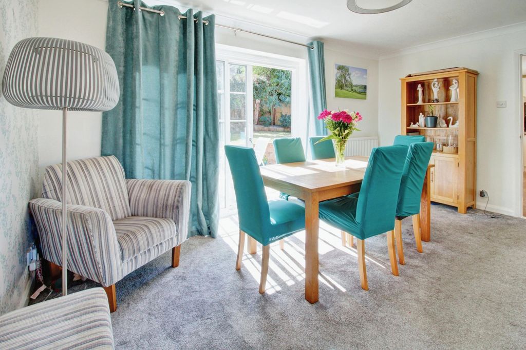 Property photo 3 of 16 Dining Area